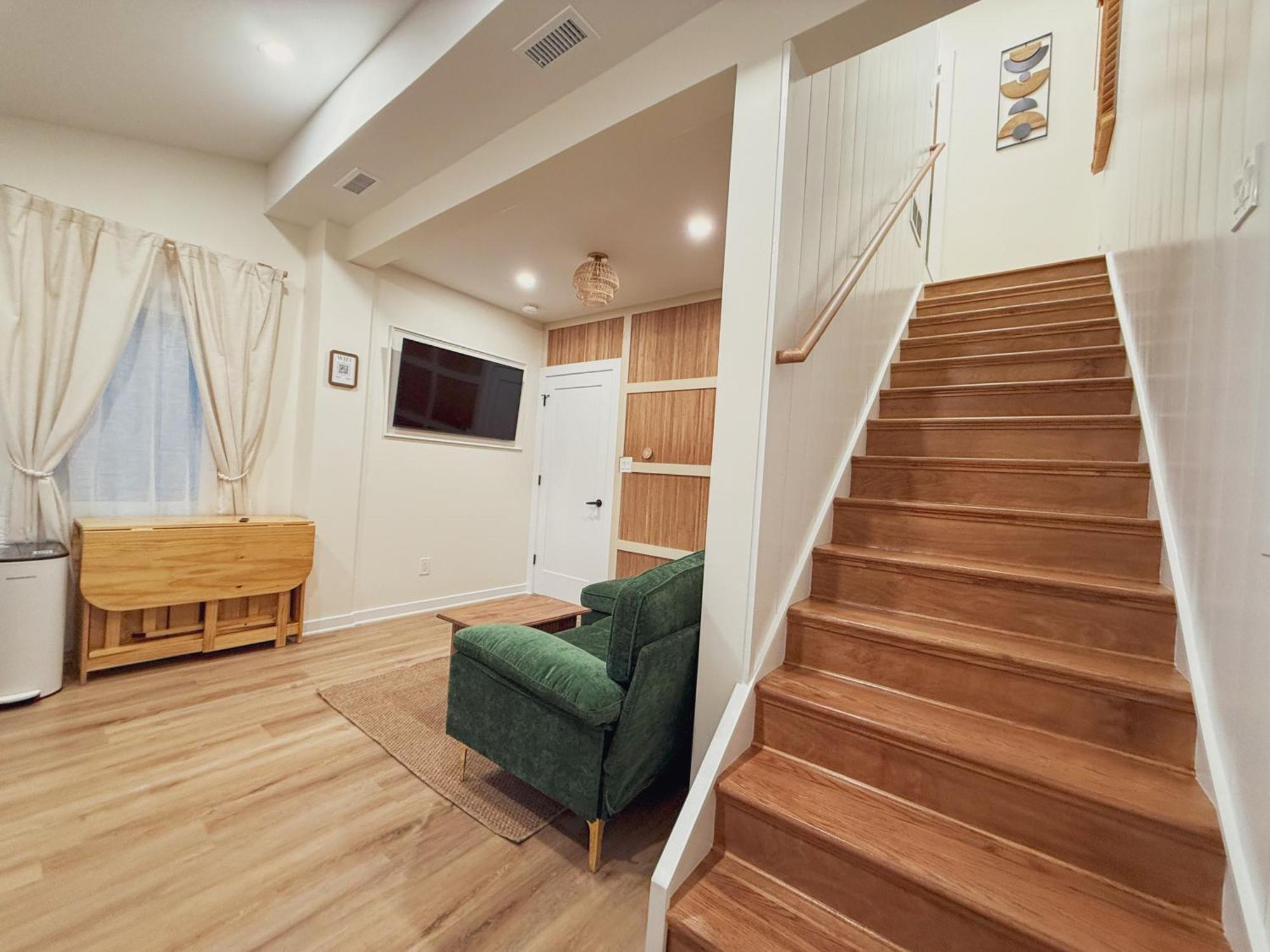Stylish 2 Bedroom 1 Ba - Steps To The Ocean - Hidden Gem * Wildwood
