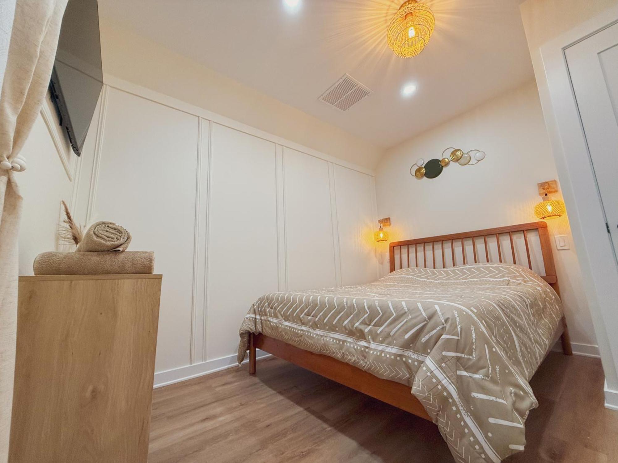 Stylish 2 Bedroom 1 Ba - Steps To The Ocean - Hidden Gem Wildwood
