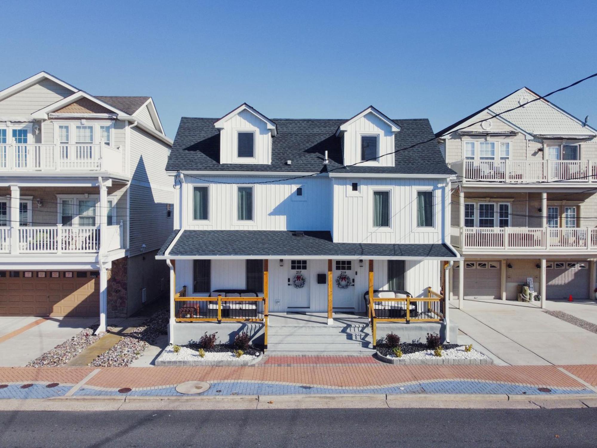 Stylish 2 Bedroom 1 Ba - Steps To The Ocean - Hidden Gem *
